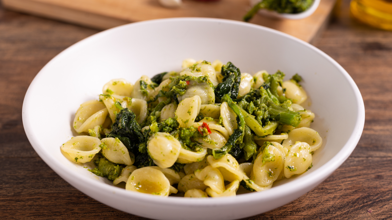 Orecchiette con le cime di rapa: Ricetta pugliese originale, storia e curiosità