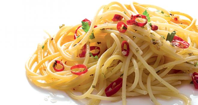 Spaghetti all’aglio, olio e peperoncino: ricetta facile e veloce