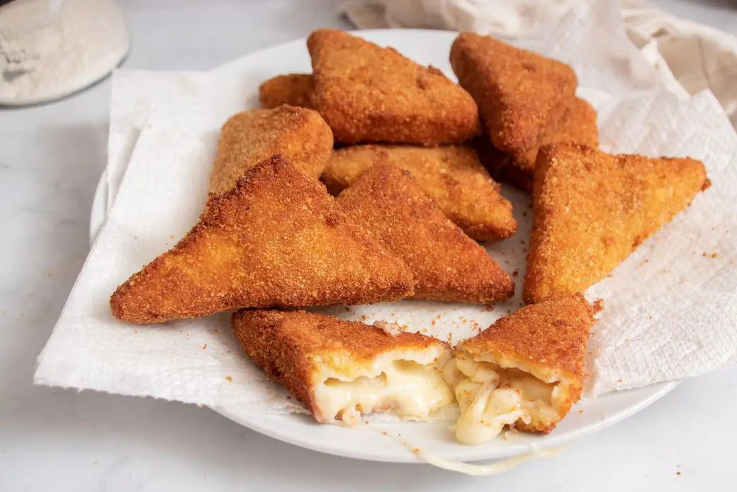 Mozzarella in carrozza: la ricetta facile e veloce per un antipasto sfizioso