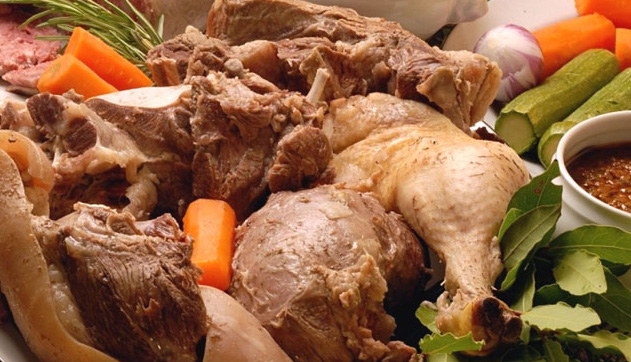 Bollito misto alla Piemontese: le curiosità e le tradizioni legate a questo piatto