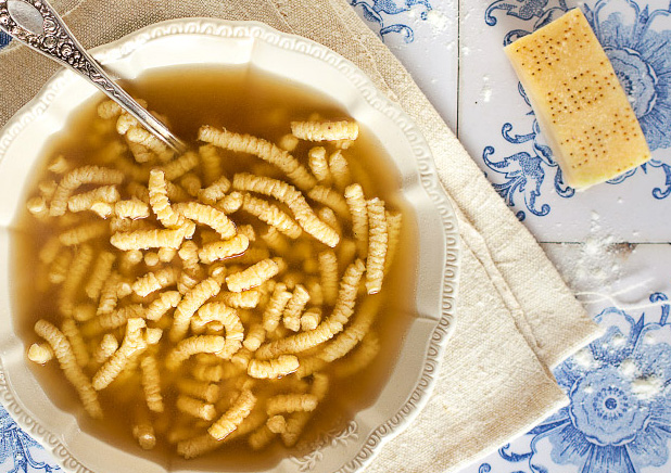 Passatelli in brodo: un’autentica ricetta deliziosa emiliana per il palato