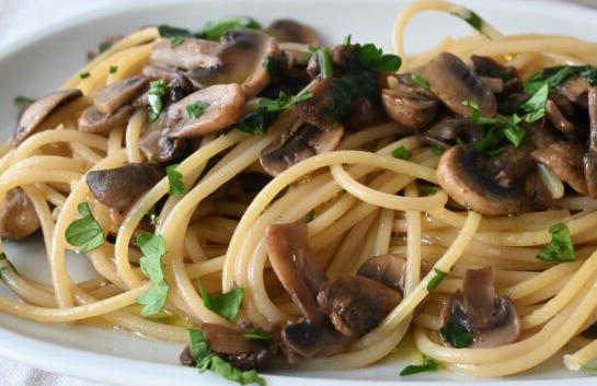 Preparazione passo dopo passo: Spaghetti funghi e peperoni