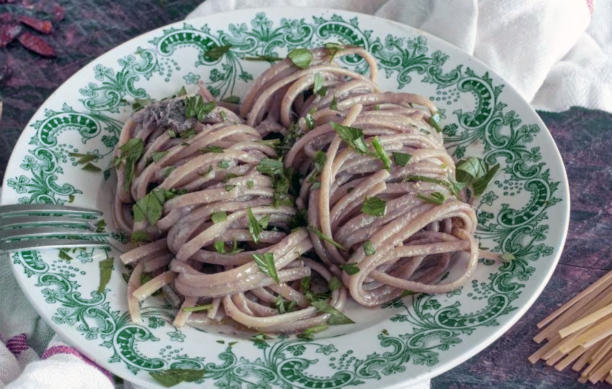 Come preparare le Bavette con acciughe e fontina al microonde