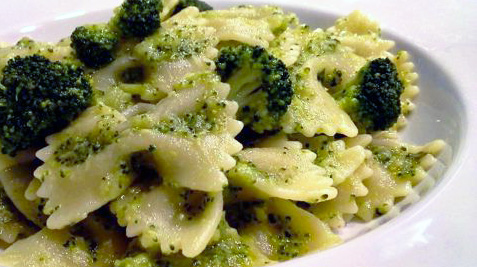 Farfalle con broccoli e olive al microonde: Un’Esperienza Culinaria Semplice e Gustosa