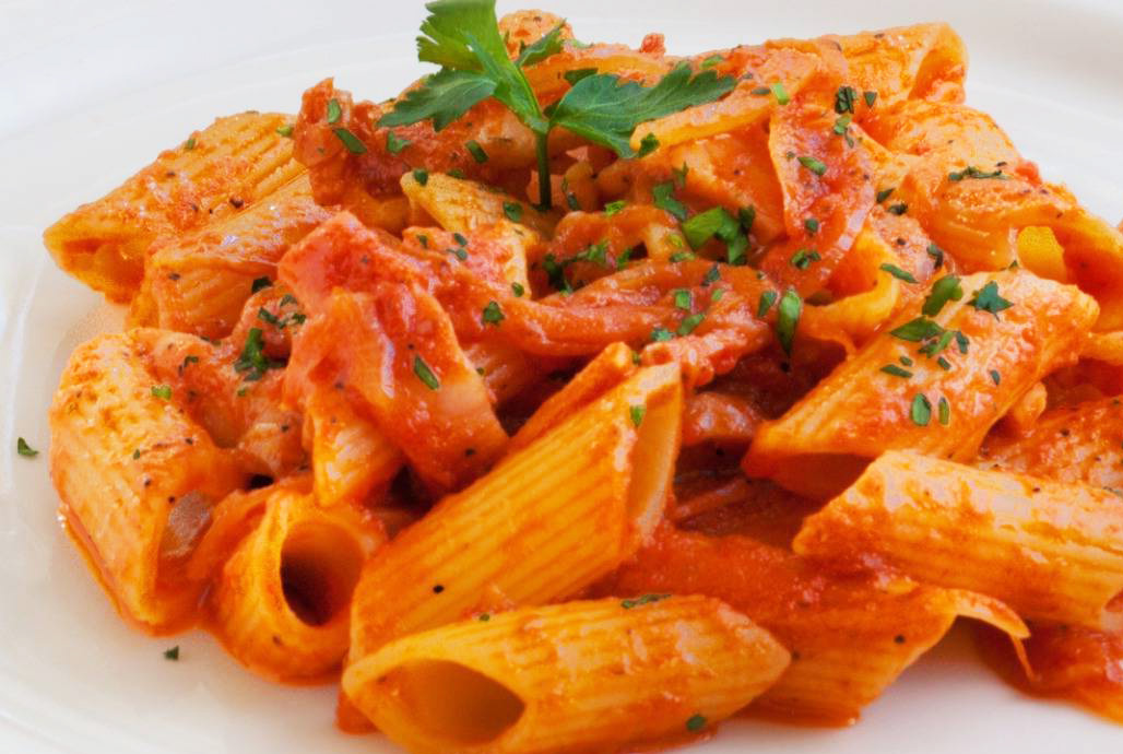 Maccheroni Rustici al Microonde: Un Sapore Autentico in Meno Tempo