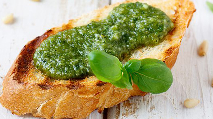 Passo dopo Passo: Creare la Perfetta Bruschetta con Salsa Verde