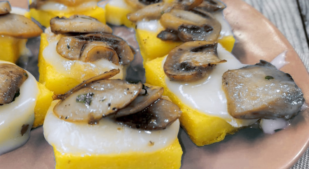 Crostini di polenta ai funghi: Un’Esplosione di Sapori Italiani