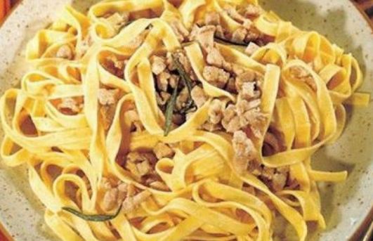 Cucina Italiana a Microonde: Prepara le Tagliatelle al Coniglio in Pochi Minuti