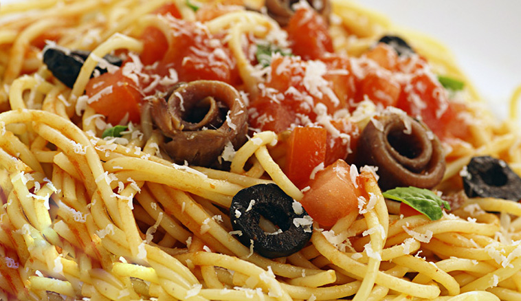 Ricetta Spaghetti Pomodoro e Acciughe: Un Primo di Mare da Gustare e Amare