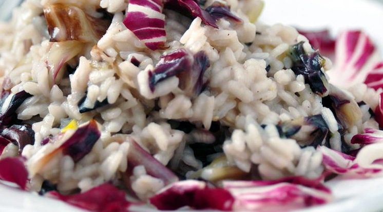 Ricetta del Risotto con Fontina e Radicchio al Microonde: Un’Esperienza Culinaria Innovativa e Gustosa