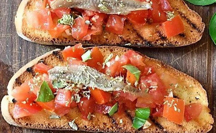 Come preparare la Bruschetta alla Marinara: Un Gusto Mediterraneo Inconfondibile