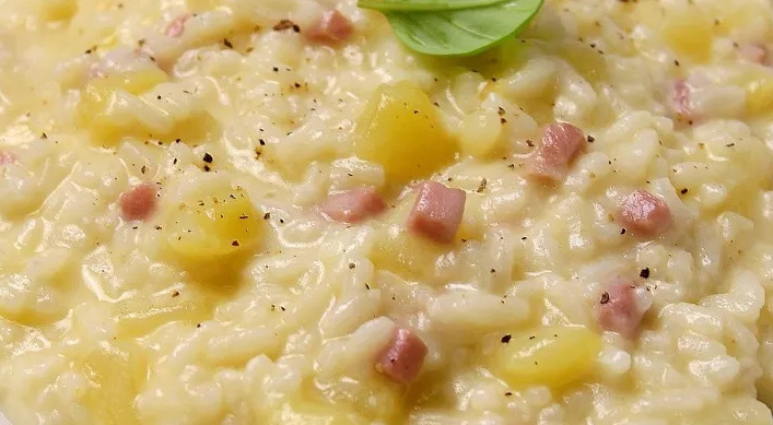 Ricettta Risotto al Formaggio e Prosciutto al Microonde: Una Delizia Rapida e Saporita