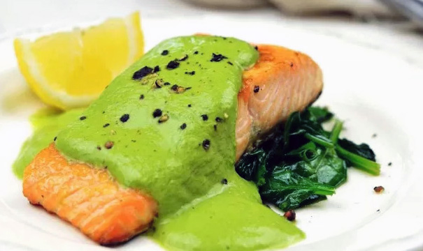 Ricetta del Salmone con Salsa di Verdure al Microonde