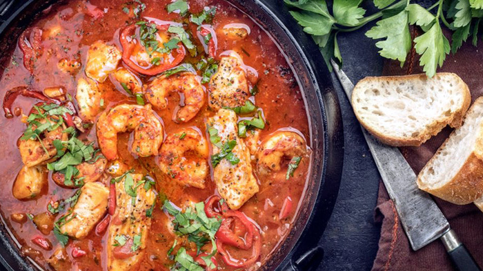 Zuppa di Pesce al Pomodoro: Un Classico della Cucina Mediterranea