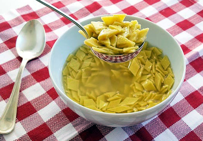 Quadretti in Brodo con Fegatini: Un Classico della Cucina Italiana