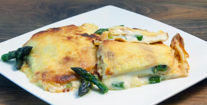 Crêpe con asparagi e provolone al microonde: una delizia veloce e gustosa