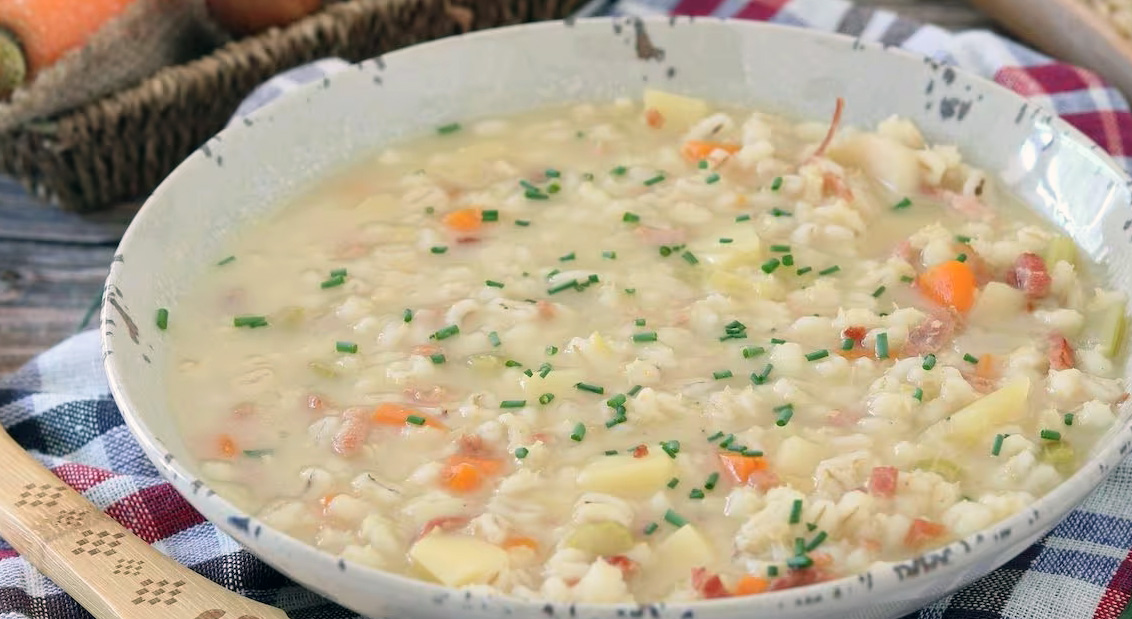 Minestra di Orzo: La Ricetta Tradizionale e Salutare per le Tue Tavole