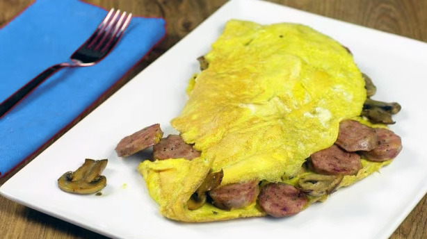 Omelette con Salsiccia al Microonde: Una Ricetta Veloce e Gustosa