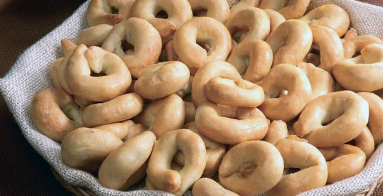 Taralli: La Guida Completa per Preparare Questi Deliziosi Snack Tradizionali