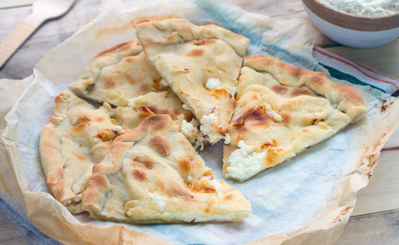 Focaccia Ligure al Formaggio: La Ricetta Tradizionale e Segreti per un Risultato Perfetto