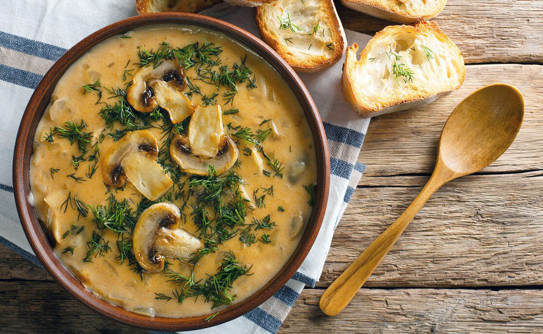 Zuppa di Funghi: Una Ricetta Ricca di Sapori Autunnali