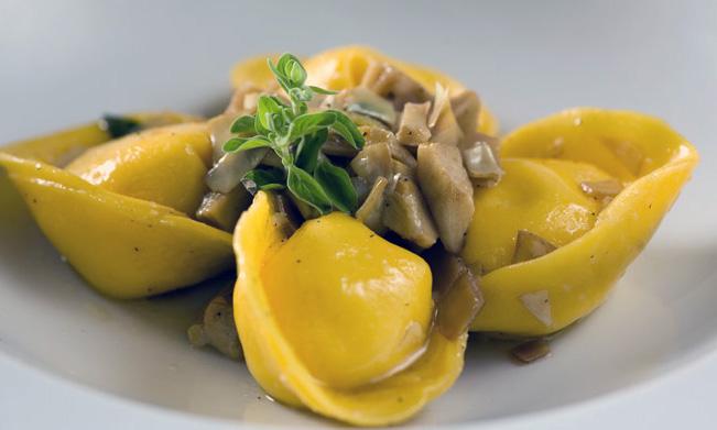 Cappellacci di Gamberi e Carciofi: Un Raggiungimento Gastronomico per la Cena della Vigilia