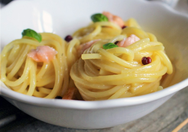 La Carbonara di Salmone: Una Rivisitazione Deliziosa della Tradizione Italiana