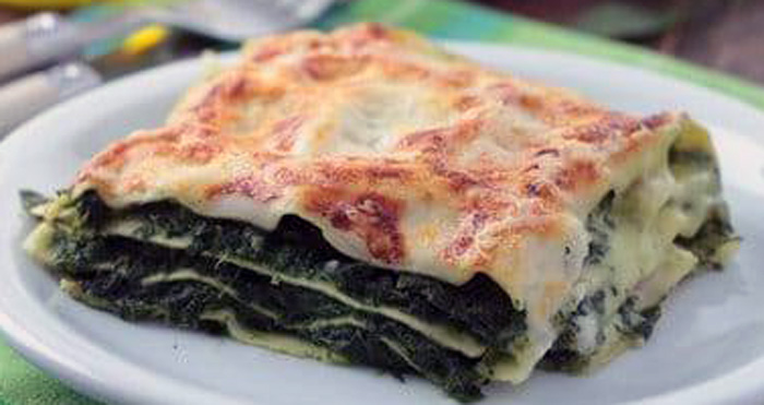 Lasagna con Prosciutto e Spinaci: Un Viaggio nei Sapori Tradizionali