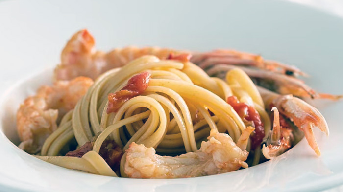 Linguine con Scampi: Un Piacere Gourmet per le Festività