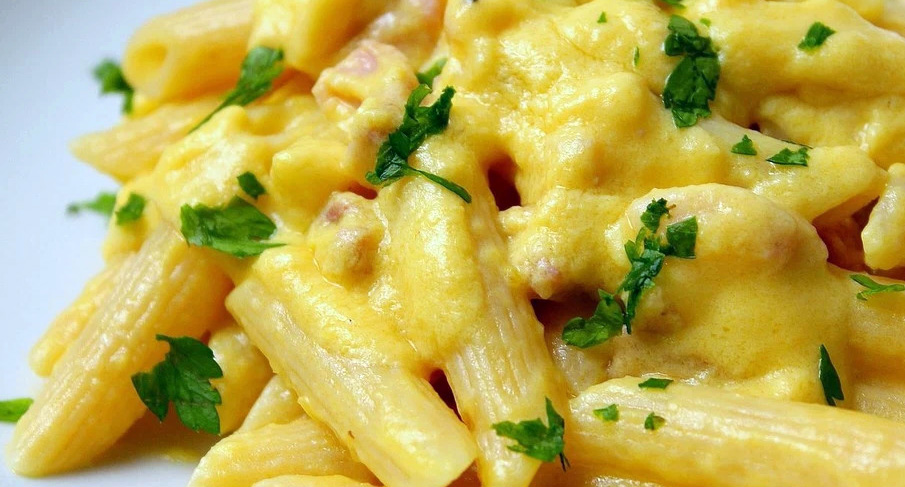 Pasta con Crema di Zucca e Guanciale: Un’Esplosione di Sapori Autunnali