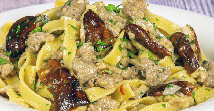 Pasta con Porcini e Salsiccia: Un’Esplosione di Sapori Rustici