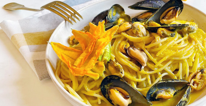 Linguine alle Cozze e Fiori di Zucchina: Un Perfetto Vanto Estivo