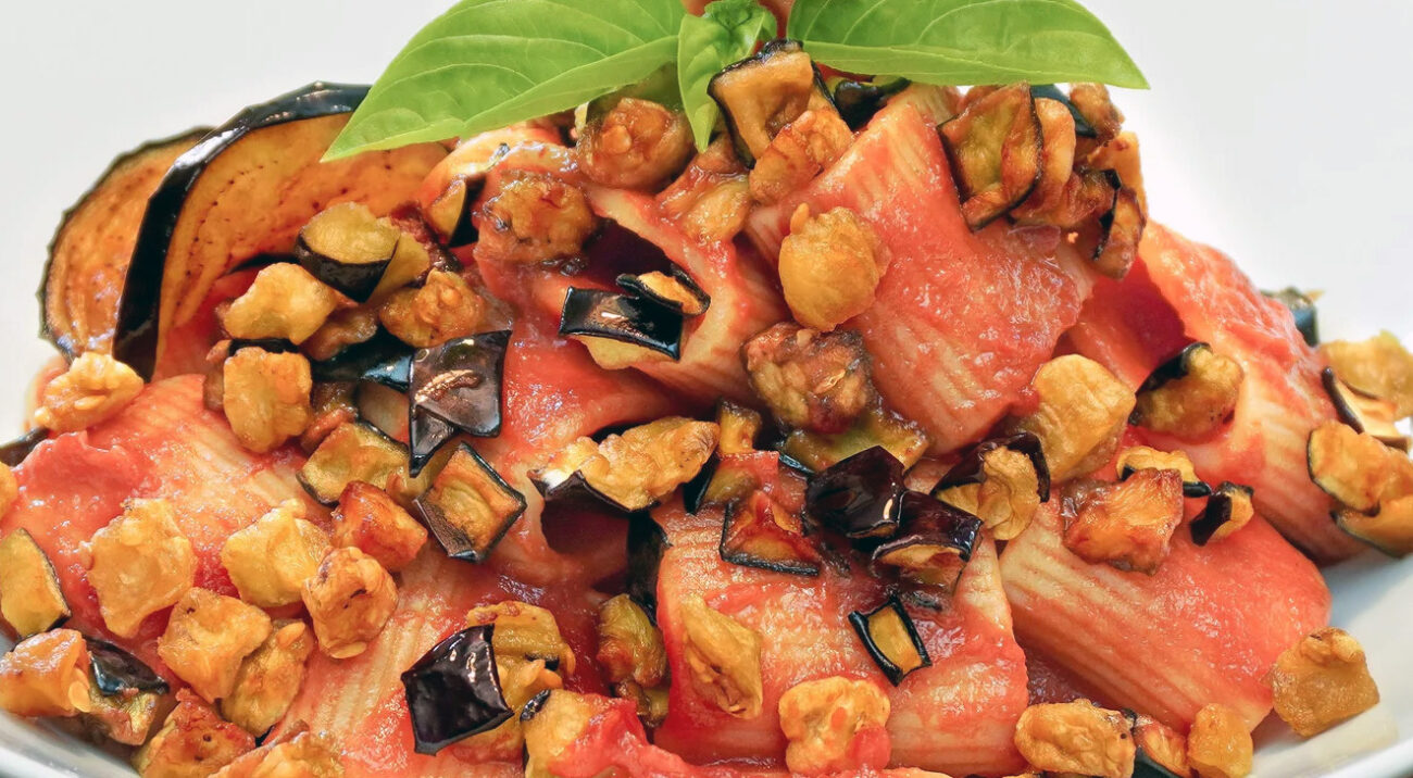 Paccheri Cremosi con Melanzane Fritte: Un’Innovativa Interpretazione della Tradizione